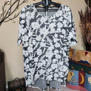 NWT LuLaRoe Irma Shirt sz large black / white floral tunic